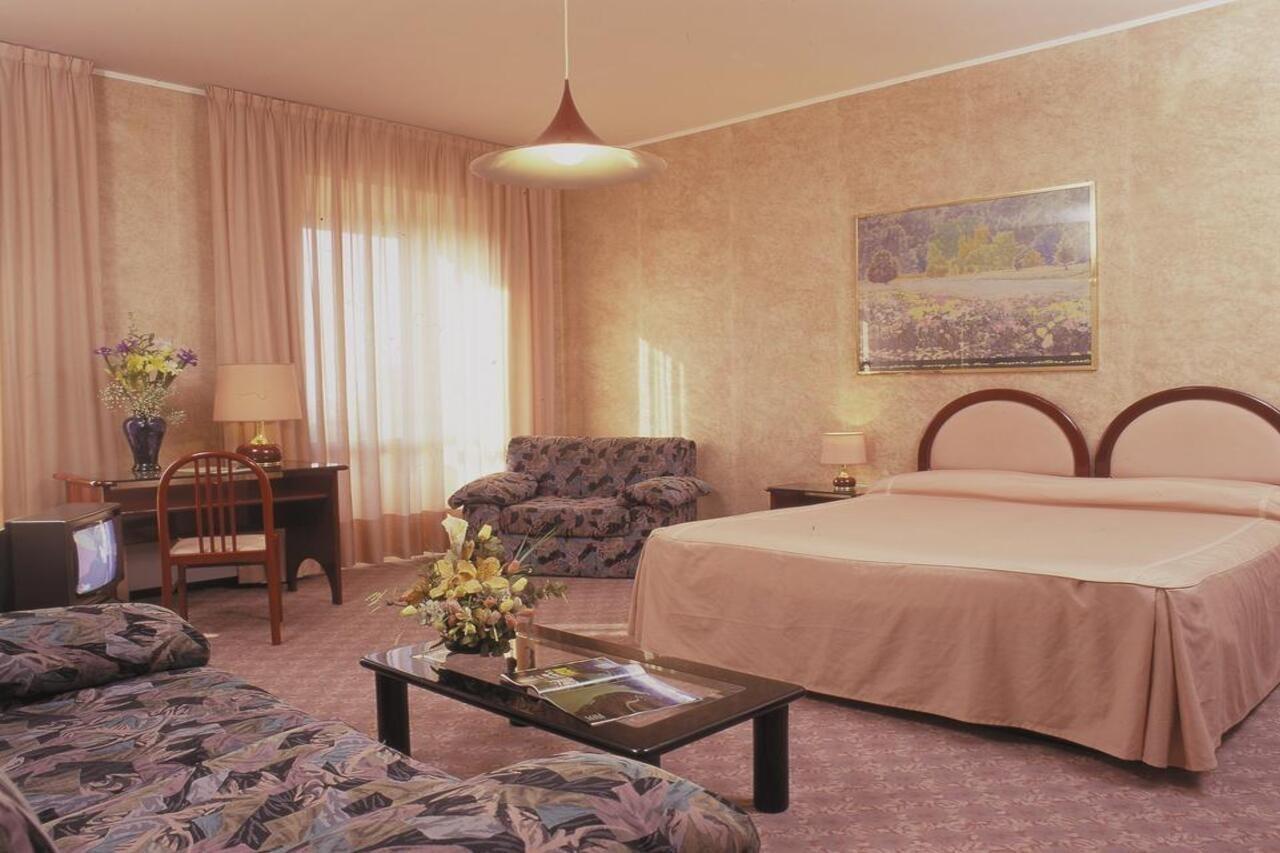 Balletti Palace Hotel Viterbo Zimmer foto